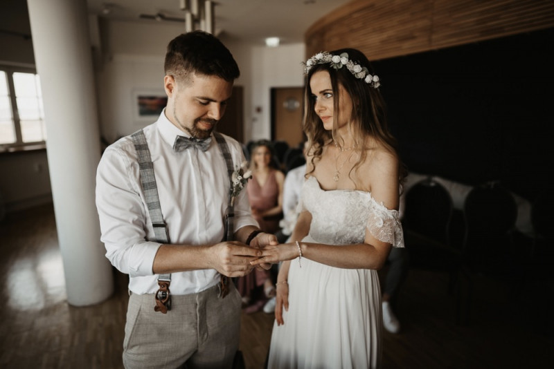 Die standesamtliche Hochzeit von Sonja & Matthias in Zingst an der Ostsee im Elopement Stil