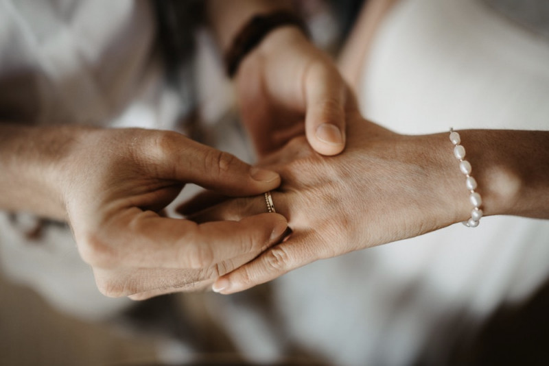 Die standesamtliche Hochzeit von Sonja & Matthias in Zingst an der Ostsee im Elopement Stil