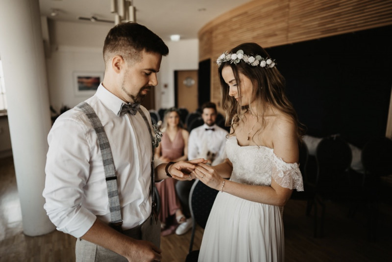 Die standesamtliche Hochzeit von Sonja & Matthias in Zingst an der Ostsee im Elopement Stil