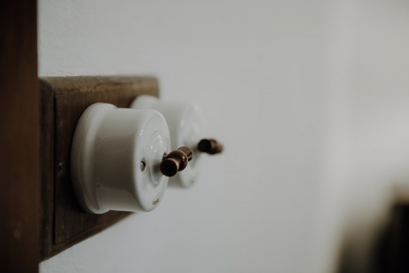 Intime Hochzeit im Elopement Stil auf Teneriffa in Smaragdgrün, Lachsrosa, Blau, Weiß und Gold