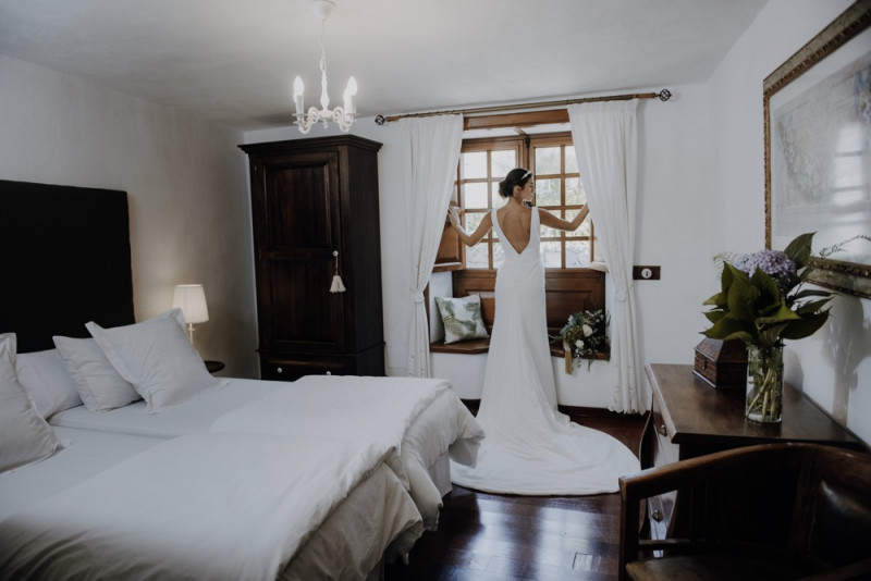 Intime Hochzeit im Elopement Stil auf Teneriffa in Smaragdgrün, Lachsrosa, Blau, Weiß und Gold