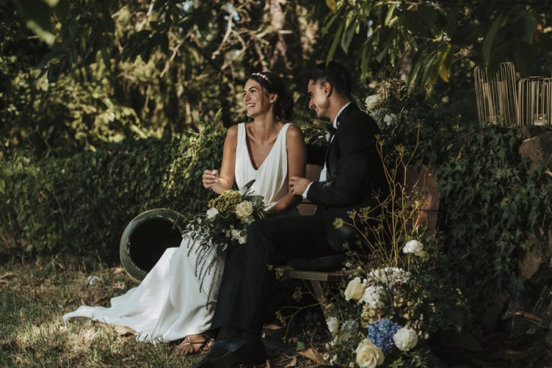 Intime Hochzeit im Elopement Stil auf Teneriffa in Smaragdgrün, Lachsrosa, Blau, Weiß und Gold