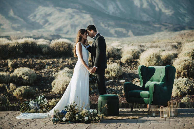 Intime Hochzeit im Elopement Stil auf Teneriffa in Smaragdgrün, Lachsrosa, Blau, Weiß und Gold