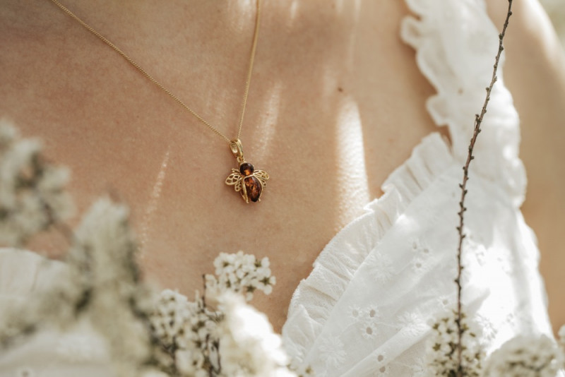 Mit Fern and Flowerfields zeigt sich die neue Brautschmuck Kollektion von Fleuriscoeur von der Flora und Fauna inspiriert