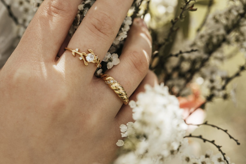 Mit Fern and Flowerfields zeigt sich die neue Brautschmuck Kollektion von Fleuriscoeur von der Flora und Fauna inspiriert