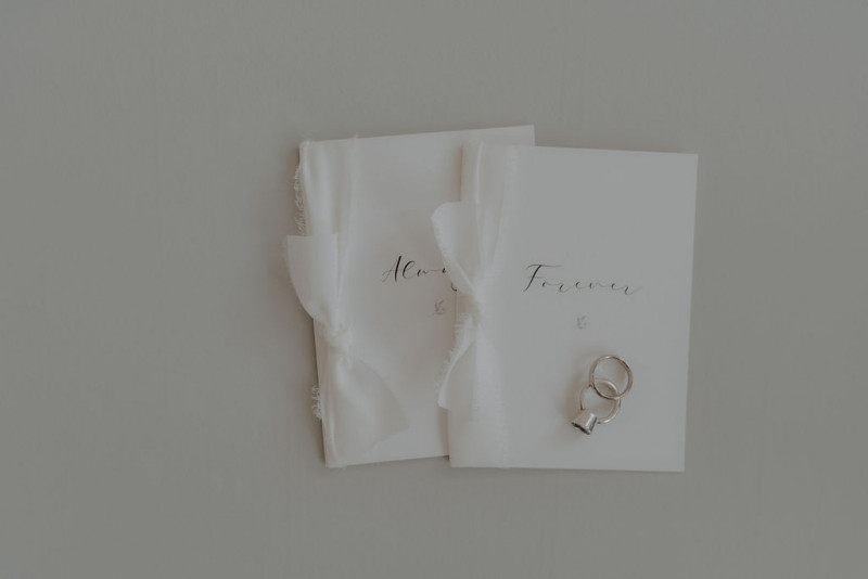 Eine Purple Rain Hochzeit in mystischem Mauve und Lila