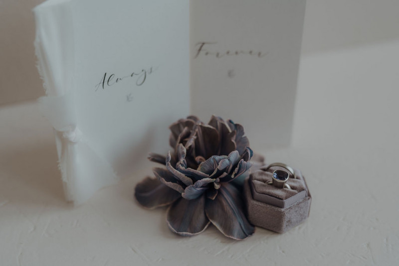 Eine Purple Rain Hochzeit in mystischem Mauve und Lila