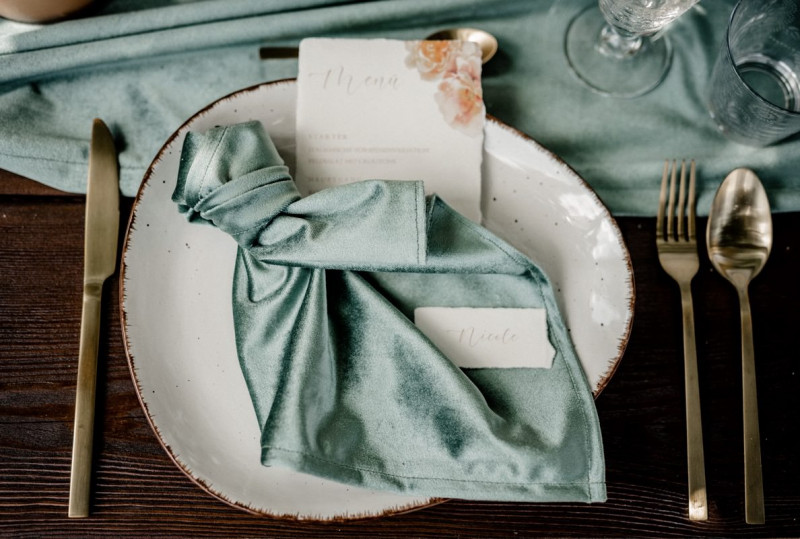 Bunte Hochzeit, Bunte Gartenhochzeit, Hochzeit im eigenen Garten, Farbenfrohe Sommerhochzeit, Bunte Sommerhochzeit, Hochzeit in Pastellfarben, Bunte Festival Hochzeit