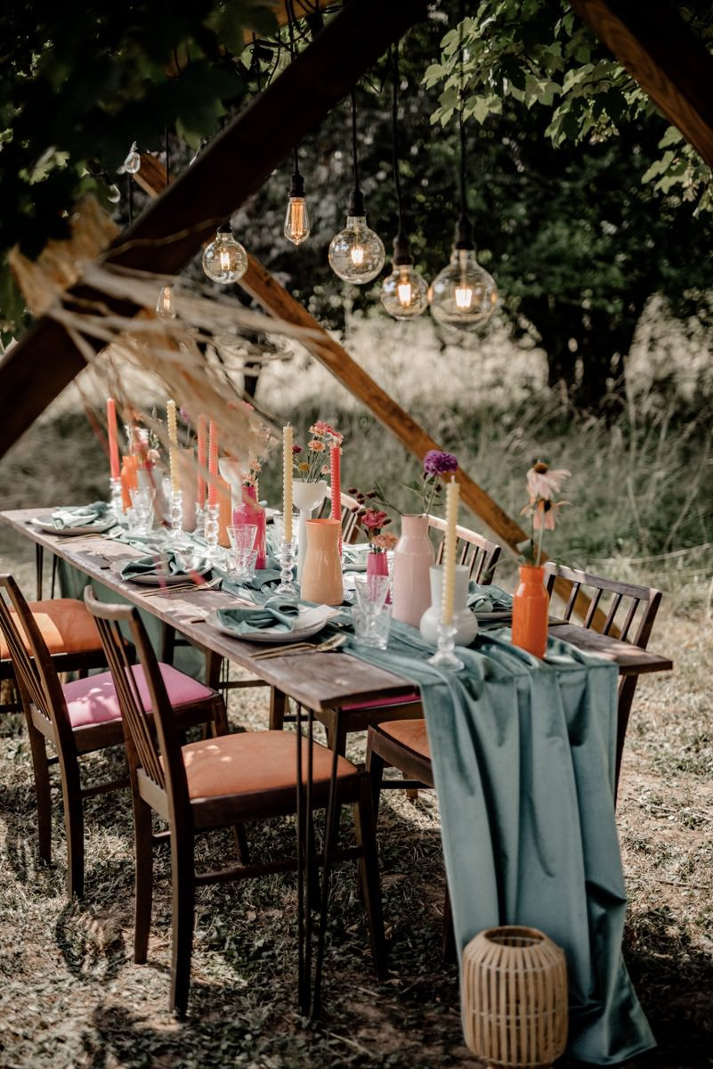 Bunte Hochzeit, Bunte Gartenhochzeit, Hochzeit im eigenen Garten, Farbenfrohe Sommerhochzeit, Bunte Sommerhochzeit, Hochzeit in Pastellfarben, Bunte Festival Hochzeit