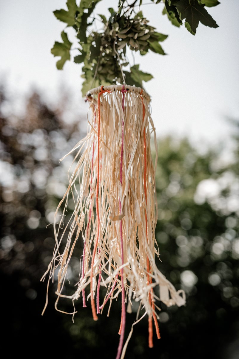 Bunte Hochzeit, Bunte Gartenhochzeit, Hochzeit im eigenen Garten, Farbenfrohe Sommerhochzeit, Bunte Sommerhochzeit, Hochzeit in Pastellfarben, Bunte Festival Hochzeit