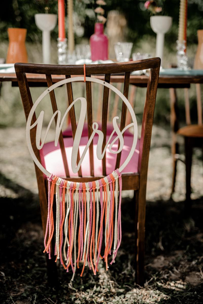 Bunte Hochzeit, Bunte Gartenhochzeit, Hochzeit im eigenen Garten, Farbenfrohe Sommerhochzeit, Bunte Sommerhochzeit, Hochzeit in Pastellfarben, Bunte Festival Hochzeit