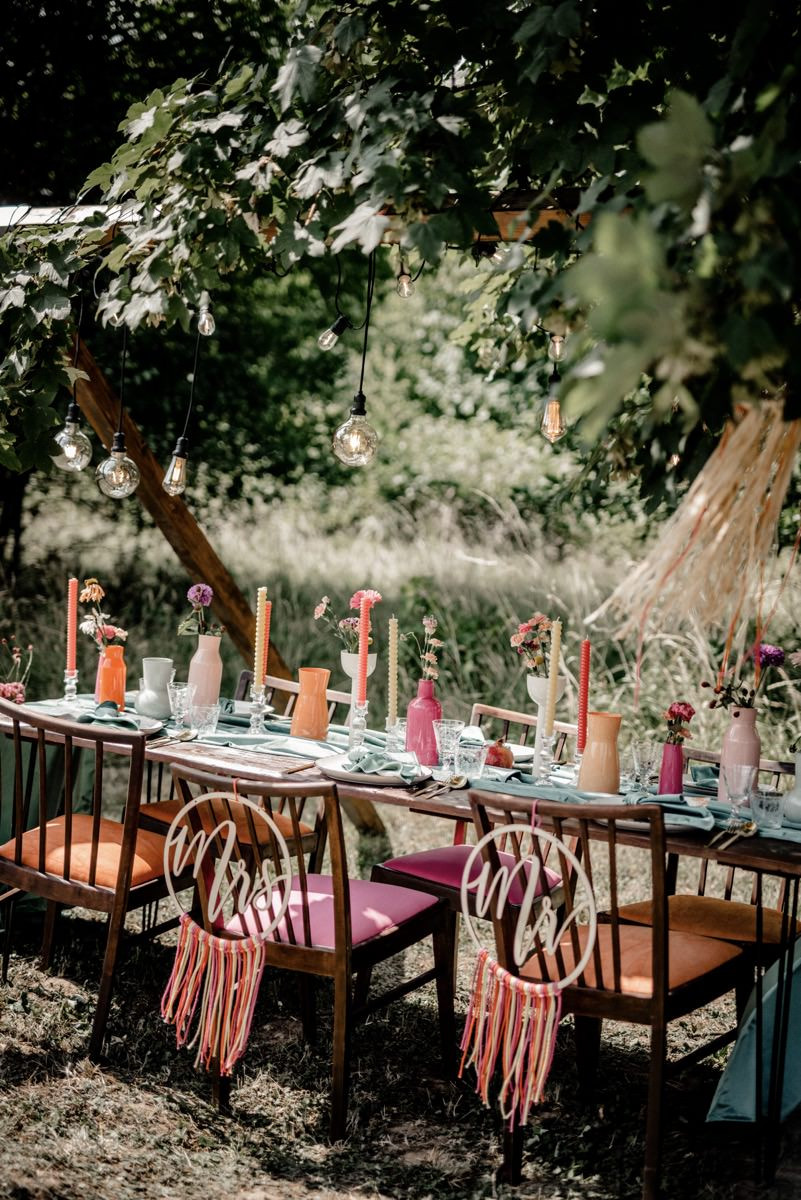 Bunte Hochzeit, Bunte Gartenhochzeit, Hochzeit im eigenen Garten, Farbenfrohe Sommerhochzeit, Bunte Sommerhochzeit, Hochzeit in Pastellfarben, Bunte Festival Hochzeit