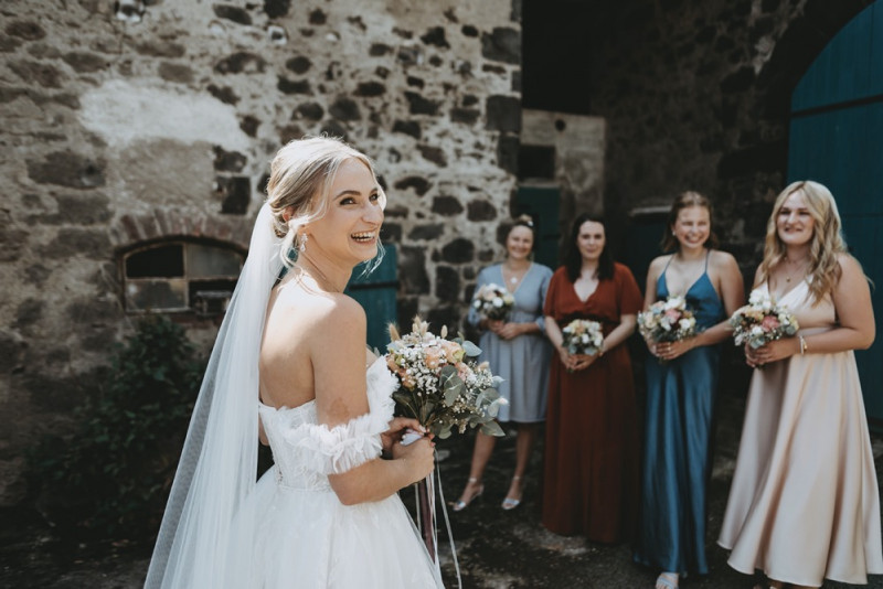 Scheunenhochzeit, Boho-rustikale Scheunenhochzeit, Bauernhof Hochzeit, Waldorfer Höfe Hochzeit, Bauernhofhochzeit, Hochzeit auf einem Bauernhof